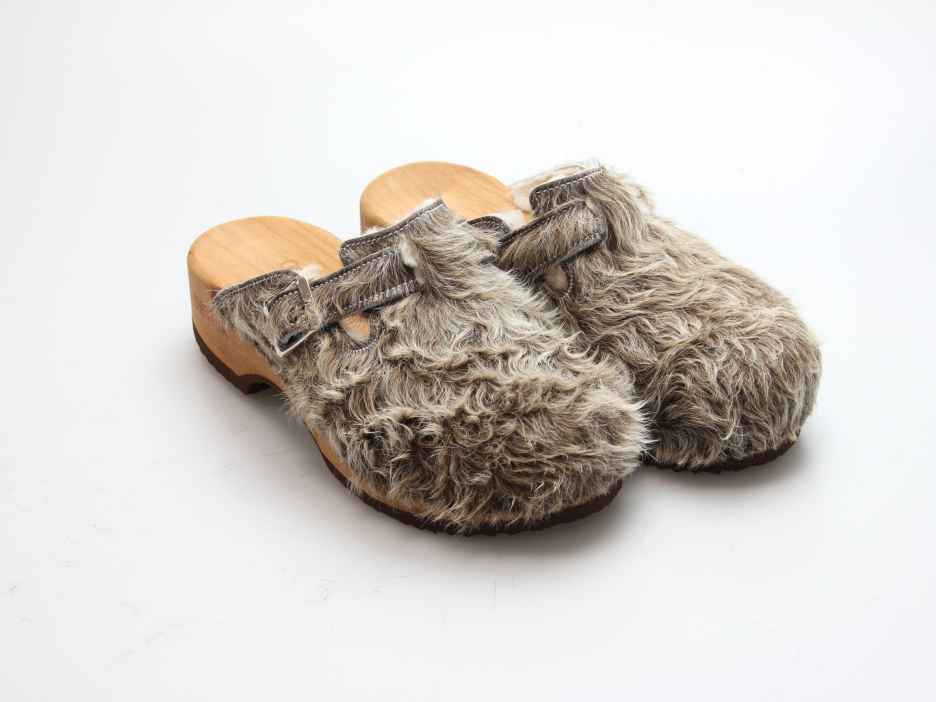 Clogs mit Absatz in Fell gefüttert