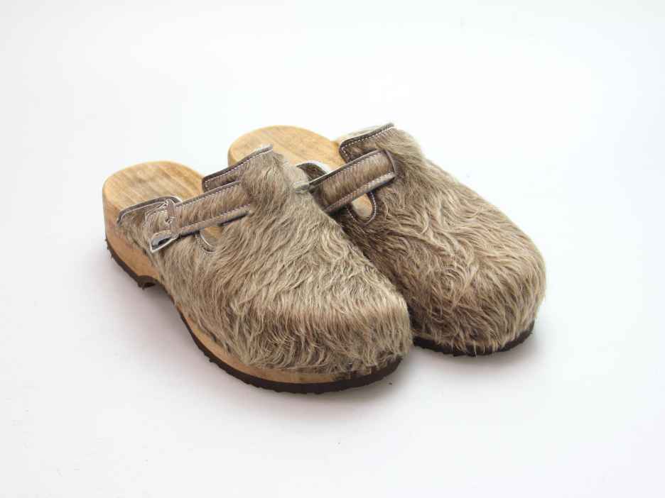 Clogs mit Absatz in Fell gefüttert