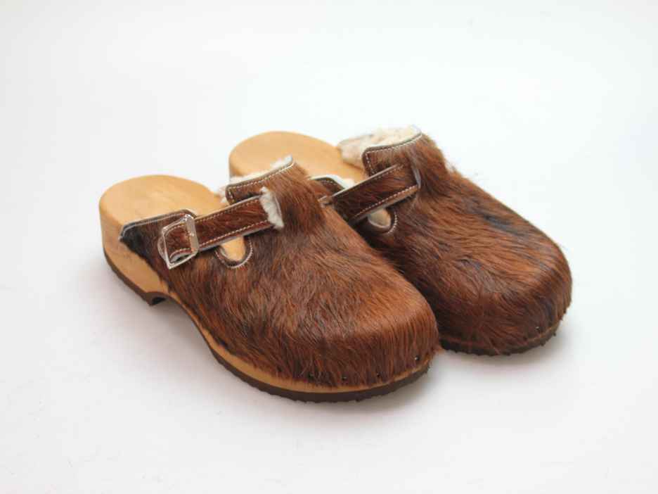 Clogs mit Absatz in Fell gefüttert