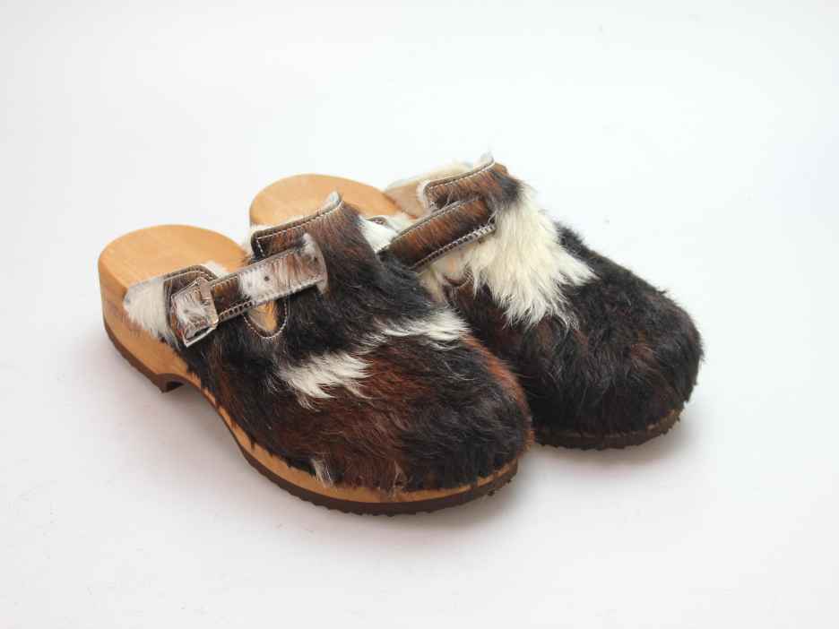 Clogs mit Absatz in Fell gefüttert