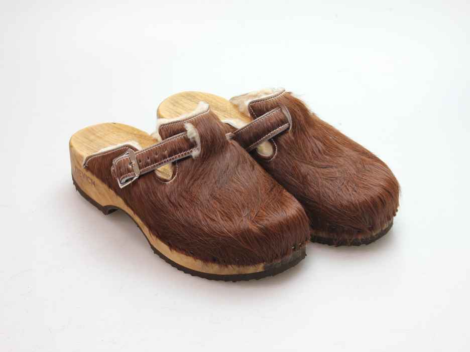 Clogs mit Absatz in Fell gefüttert