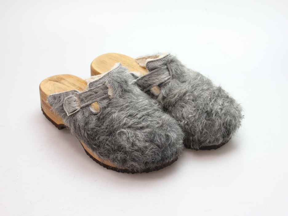 Clogs mit Absatz in Fell gefüttert
