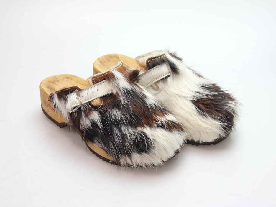 Clogs mit Absatz in Fell gefüttert