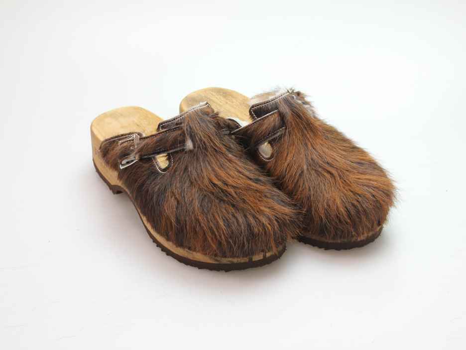 Clogs mit Absatz in Fell gefüttert