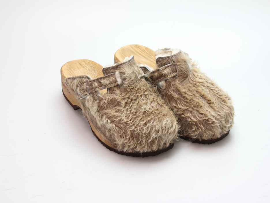 Clogs mit Absatz in Fell gefüttert