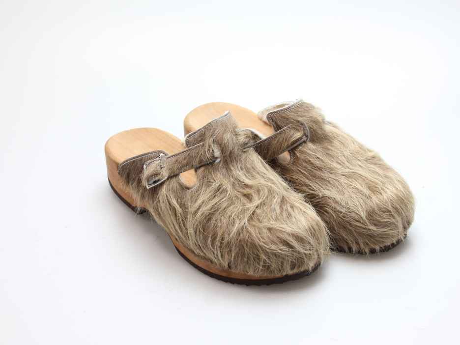 Clogs mit Absatz in Fell gefüttert