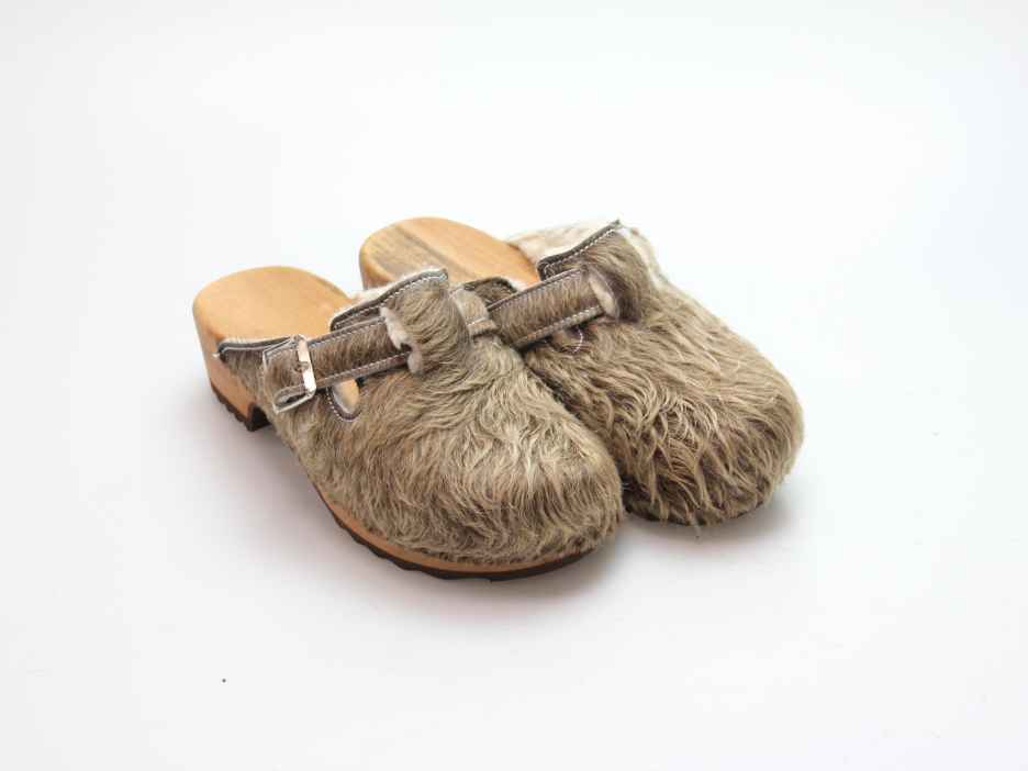Clogs mit Absatz in Fell gefüttert